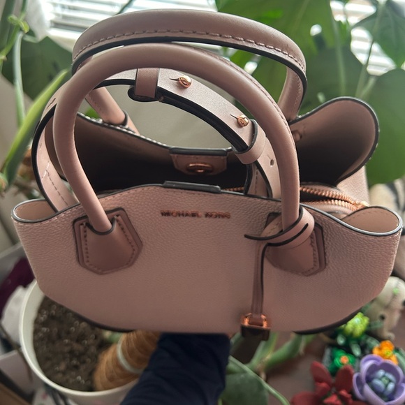 Michael Kors hand bag/side purse with attachable strap - Picture 3 of 8